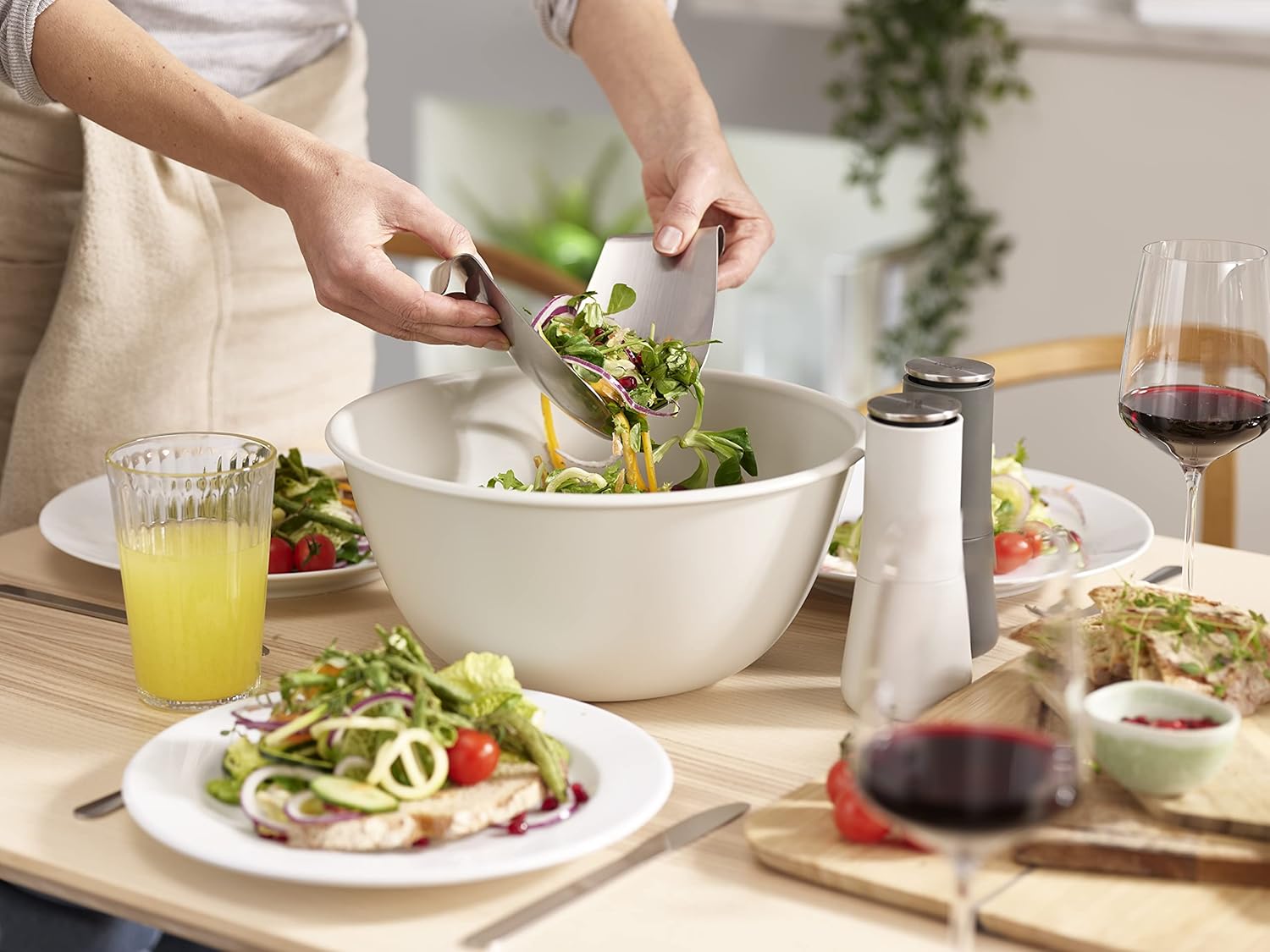 Serve It in Style - Salad Bowl Set