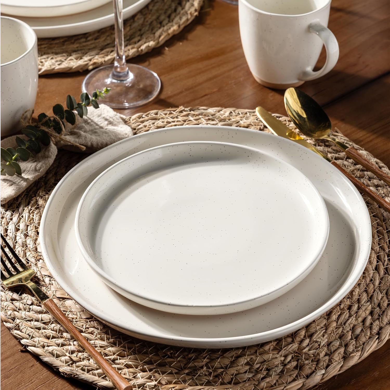 Discover the Perfect 18-Piece Dinnerware Collection by AmorArc