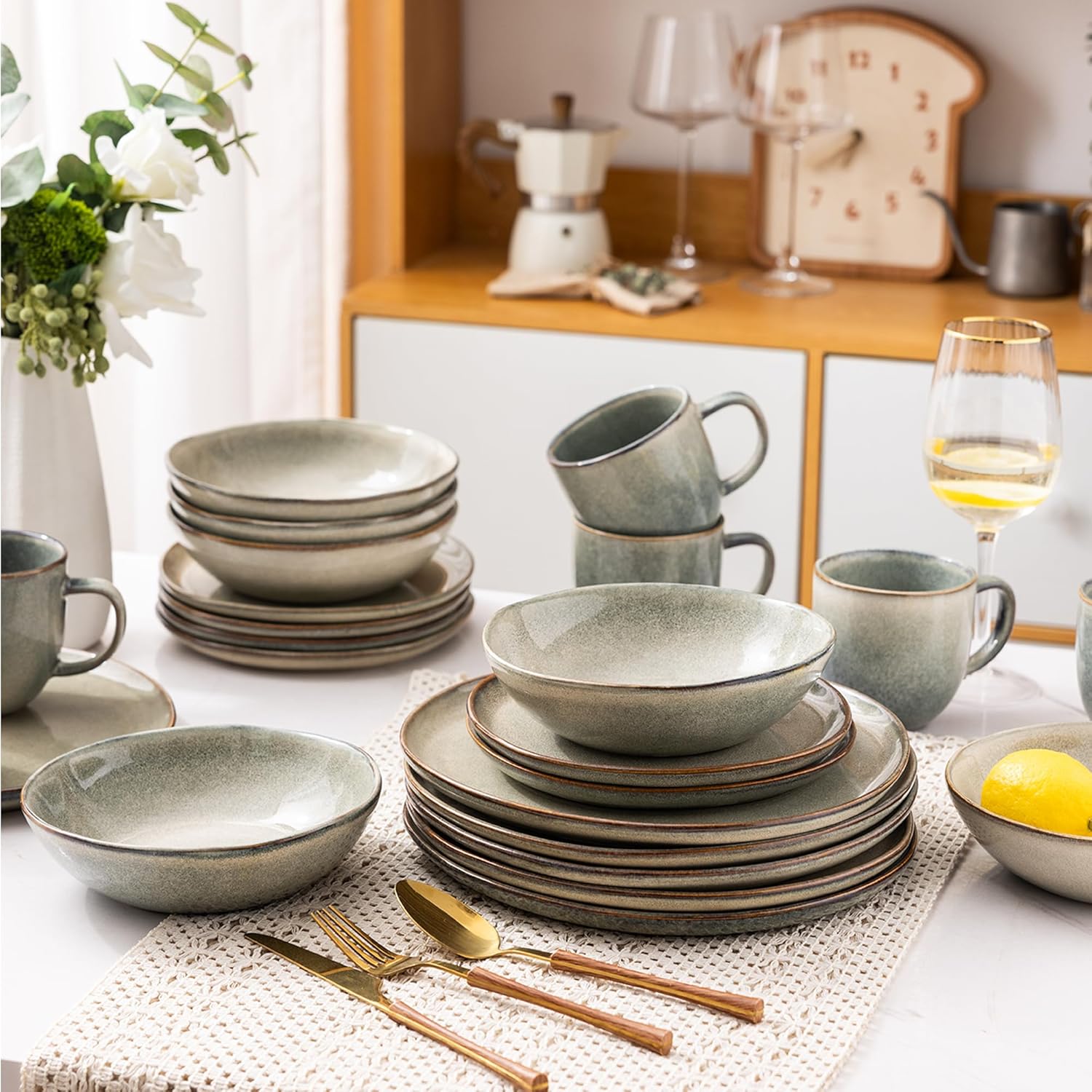 Set of 6 Ceramic Dinner Plates with Reactive Glaze Design